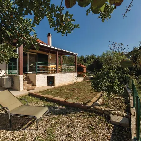 One-bedroom In بيت للعطل *